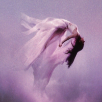 JENNIE abraza su lado más etéreo en “Fallen Angel”