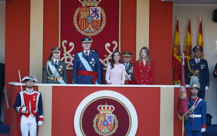 Leonor ante el protocolo: serenidad, tradición y un gesto espontáneo en la Fiesta Nacional